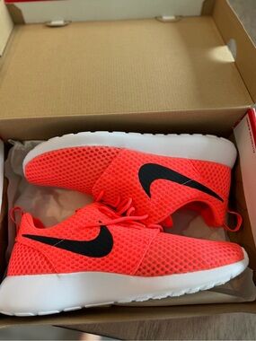 Nike Roche Runs Vibrant Pink Shoes